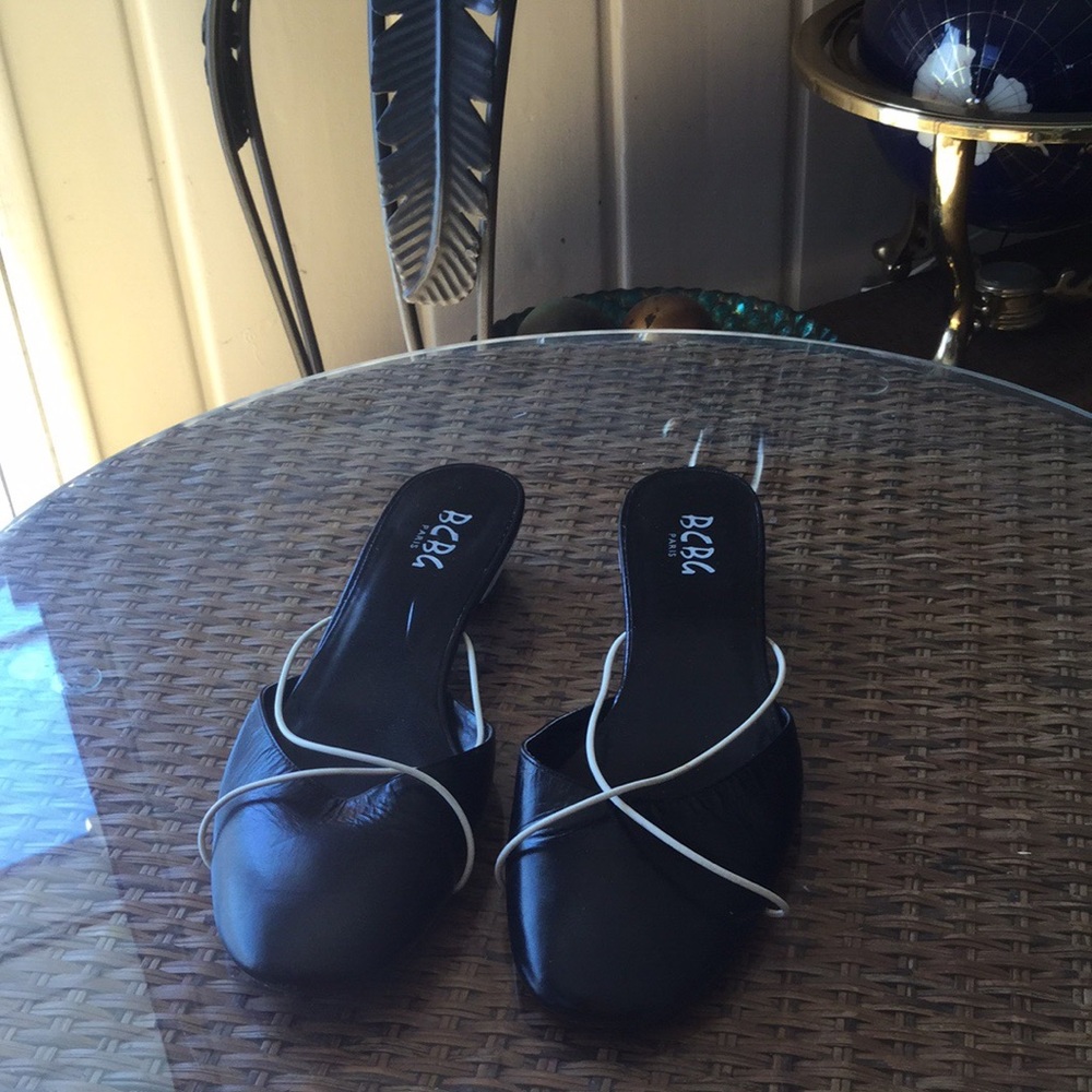 BCBG Paris flats